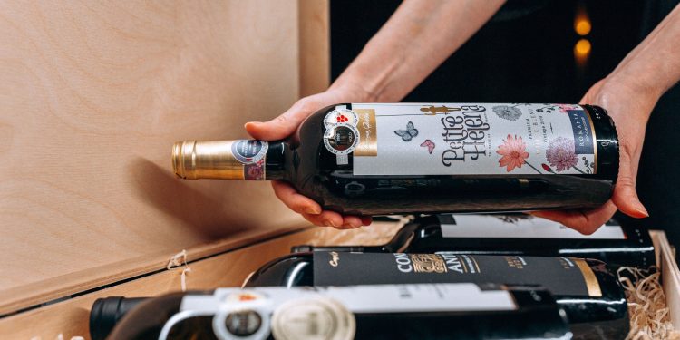 Modalitati incantatoare despre cum sa serviti vinul rose pentru un gust plin