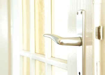 Alegerea mânerelor potrivite pentru ușile biroului